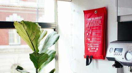 Brandfilt | Larmvalet Släck mindre bränder på ett säkert sätt med en brandfilt